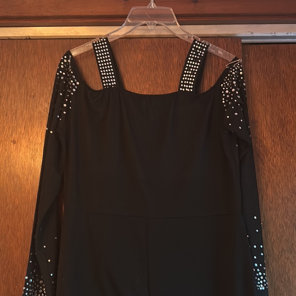 Elegant Black Off The Shoulder Dress - Picture 4 of 6